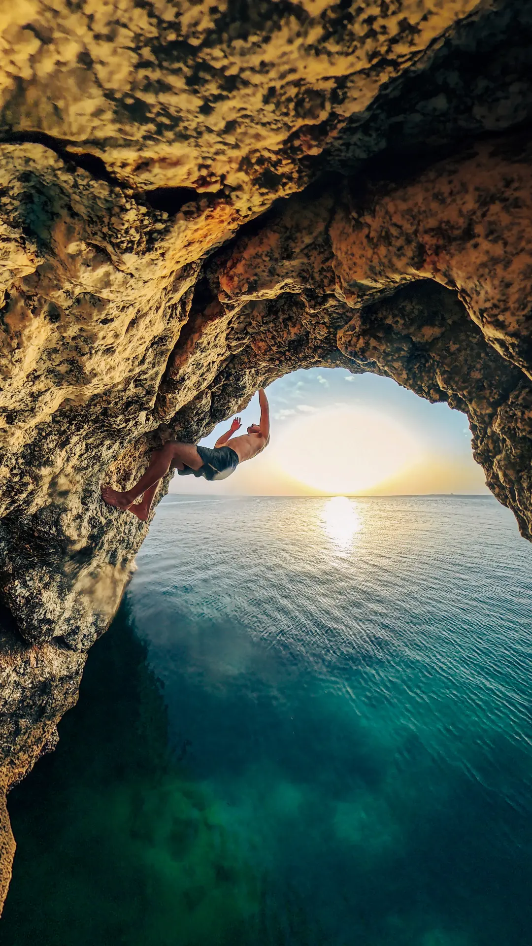 Deep Water Soloing in Oman: Ultimate DWS & Psicobloc Guide